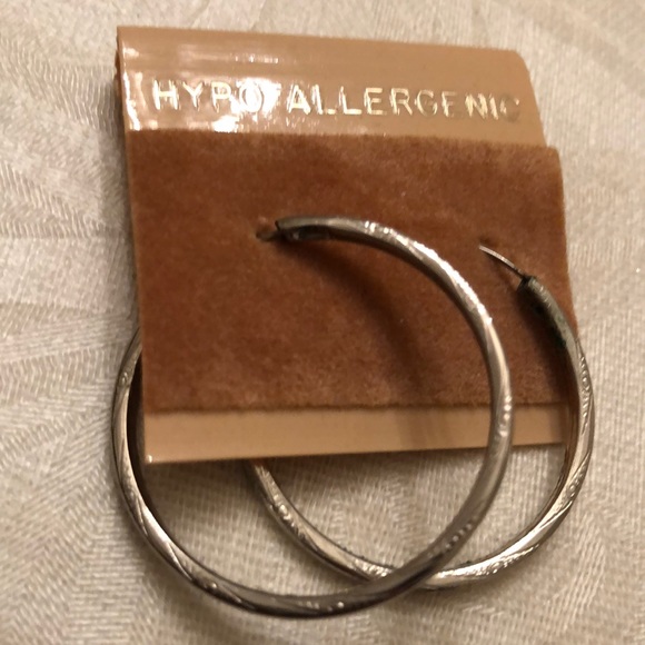 NWT silver etched hypo allergenic thin hoops - Picture 1 of 8